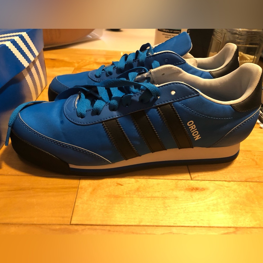 Brand new in box Adidas Orion size 9